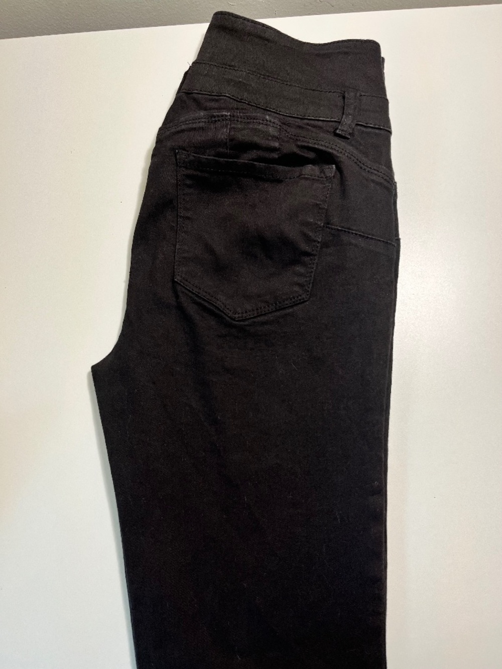 BOOTY LIFTING BLACK PANTS